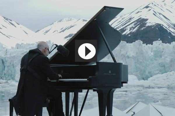 El pianista Ludovico Einaudi lleva tu voz al Ártico con "Elegía"